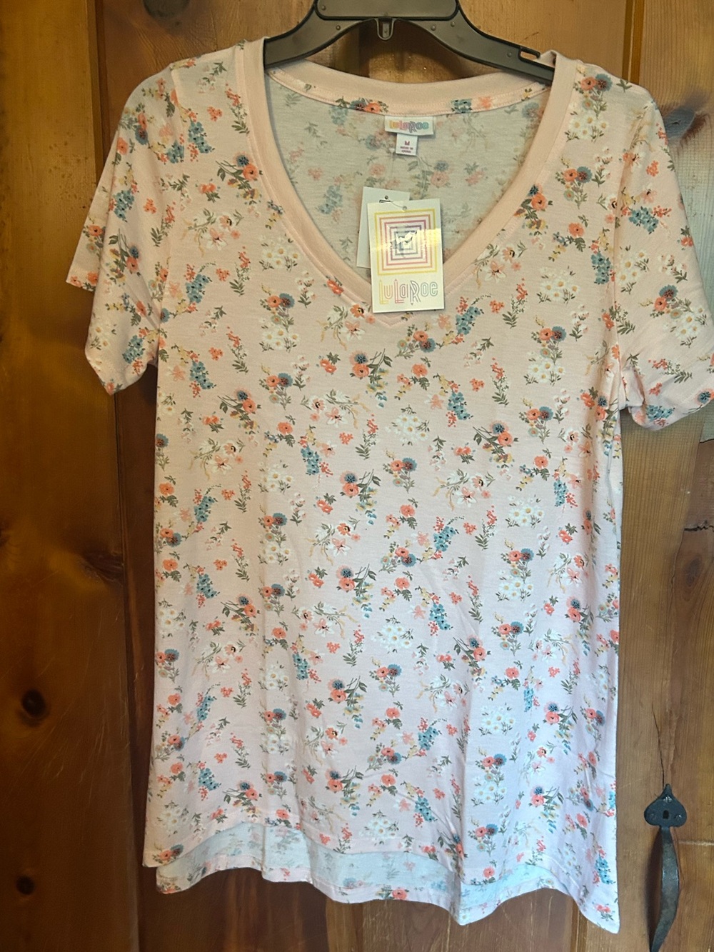 LuLaRoe Woman’s Light Pink Floral V-Neck Top Size Medium NWT